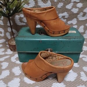 Stylish Tan Women's Heeled Mules